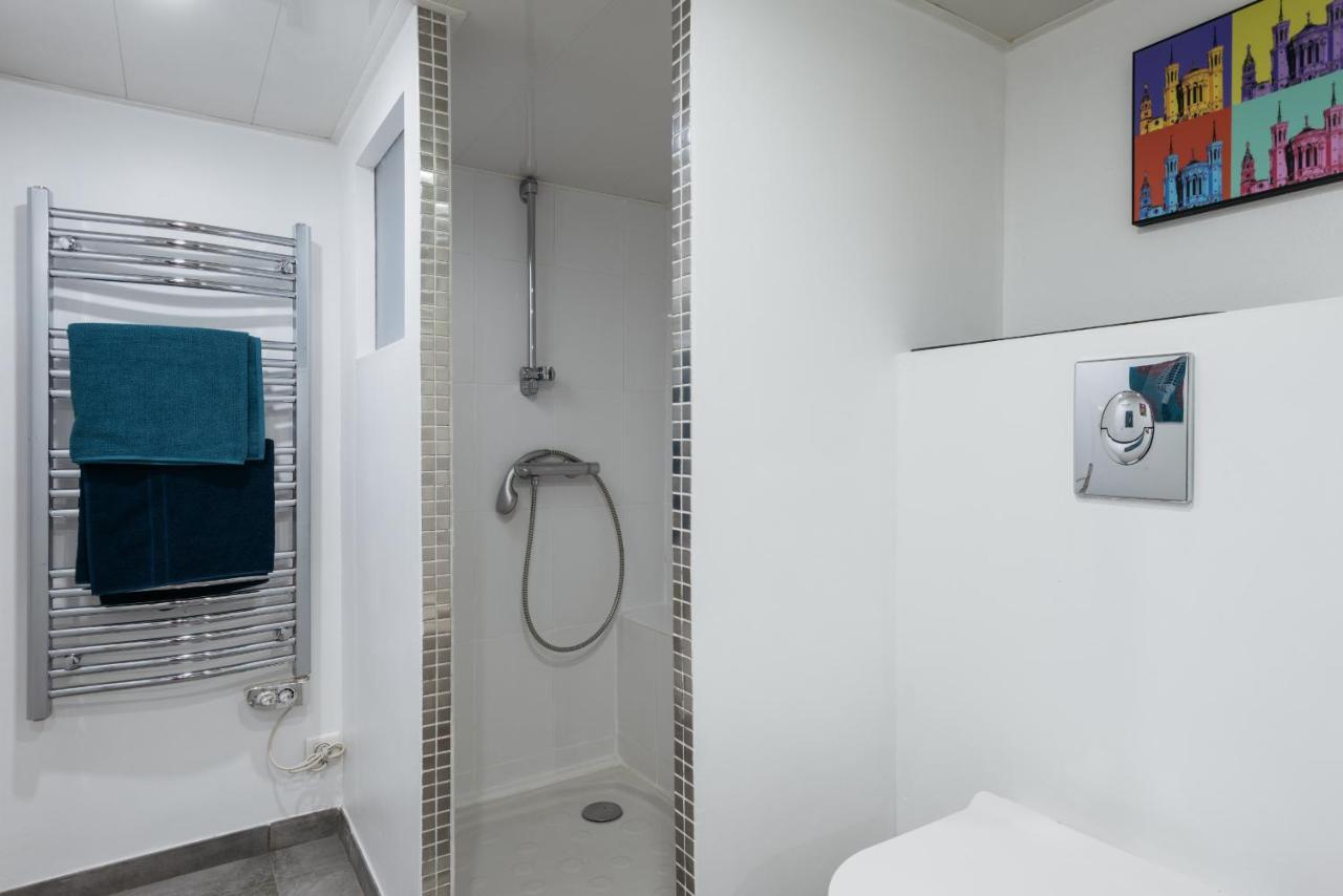 Dify Bear & Co - Hotel De Ville Lyon Ngoại thất bức ảnh